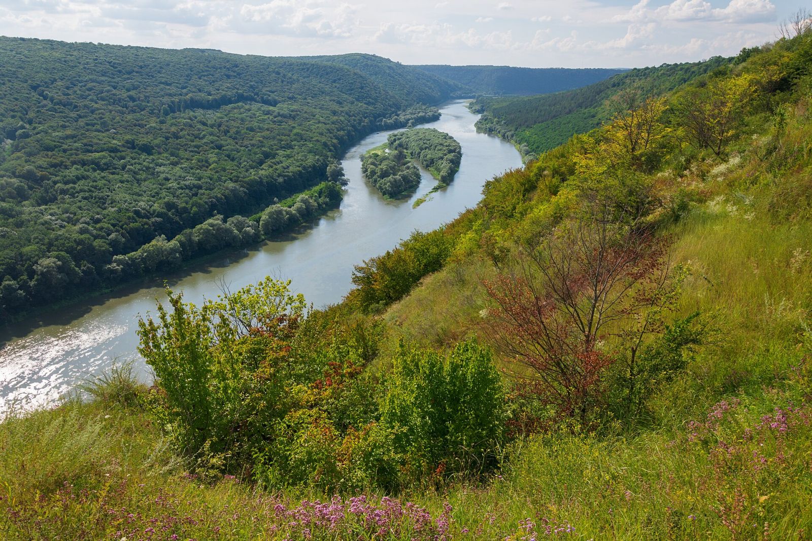 Dniester Canyon: routes and rafting — photo 1 Dniester Canyon: routes and rafting — photo 1