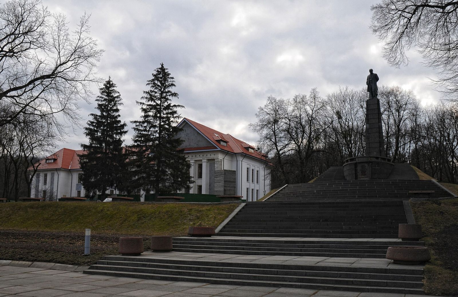 Kaniv and Taras Hill — photo 1