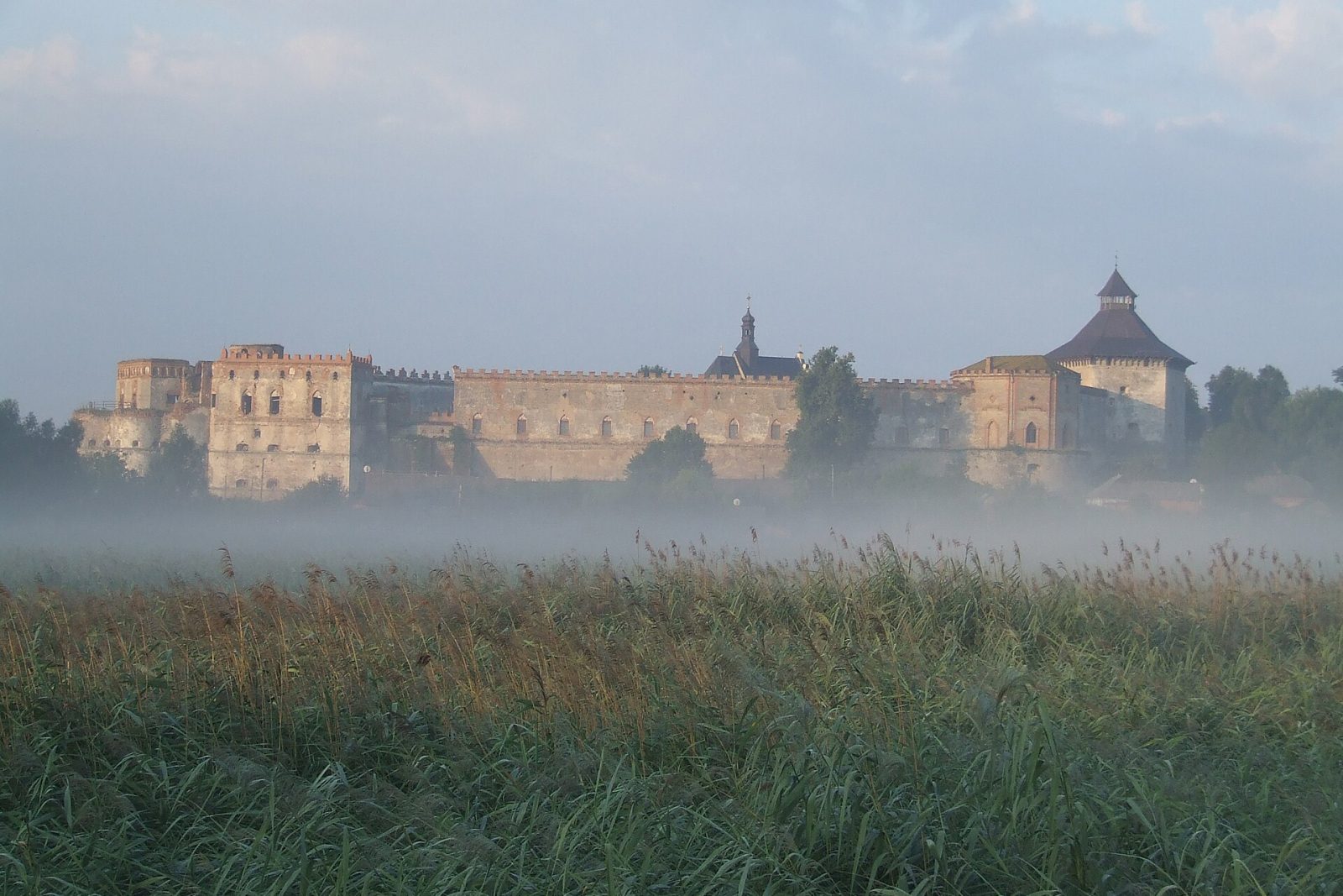 Medzhybizh Fortress: the white stronghold between the Bugs