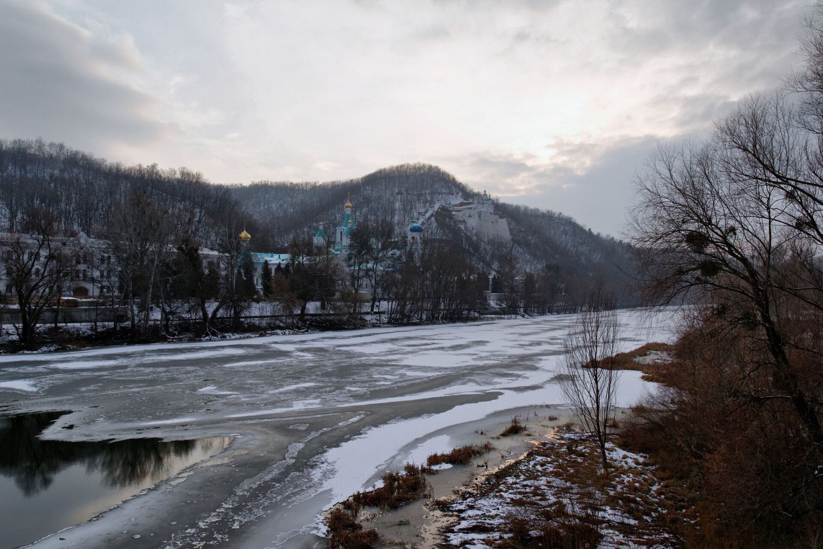Sviatohirsk Lavra above the Siverskyi Donets — photo 4