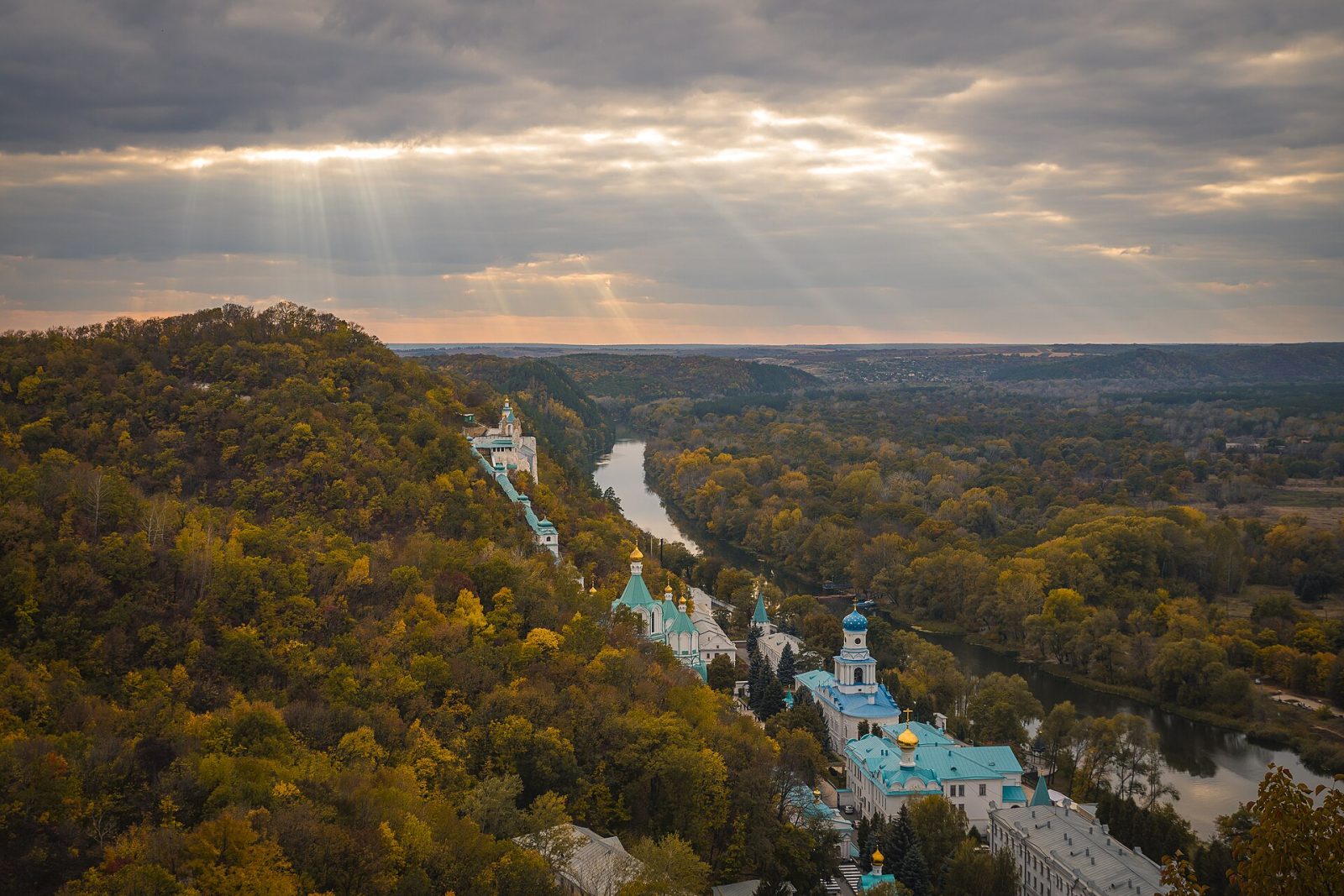 Sviatohirsk Lavra above the Siverskyi Donets