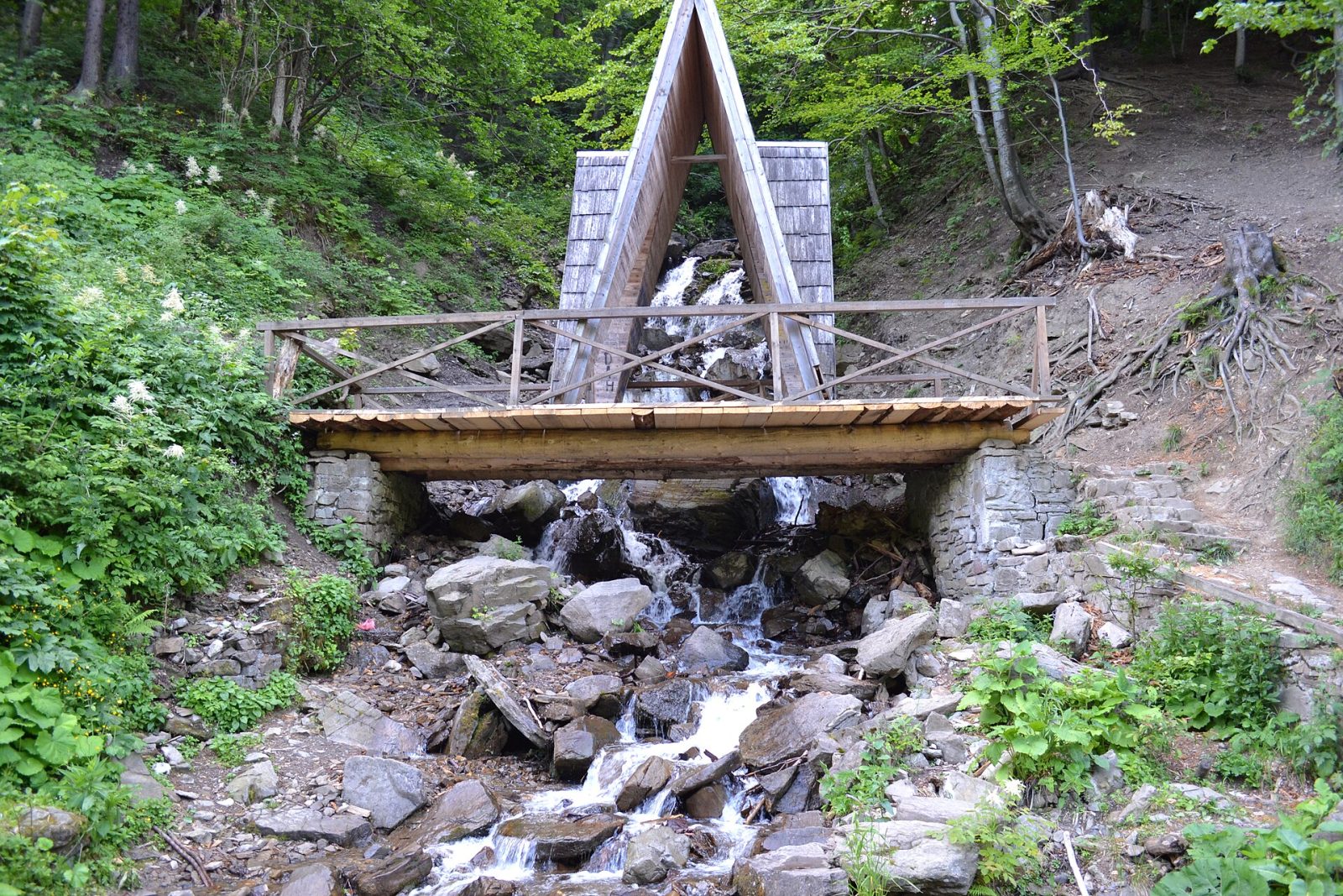 Trufanets Waterfall: the tallest in Zakarpattia