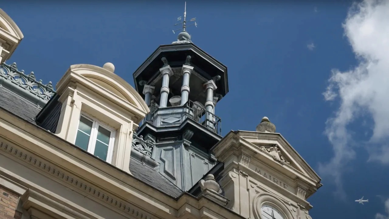 По всій Франції звучать сирени попередження про холодну війну. Ось чому