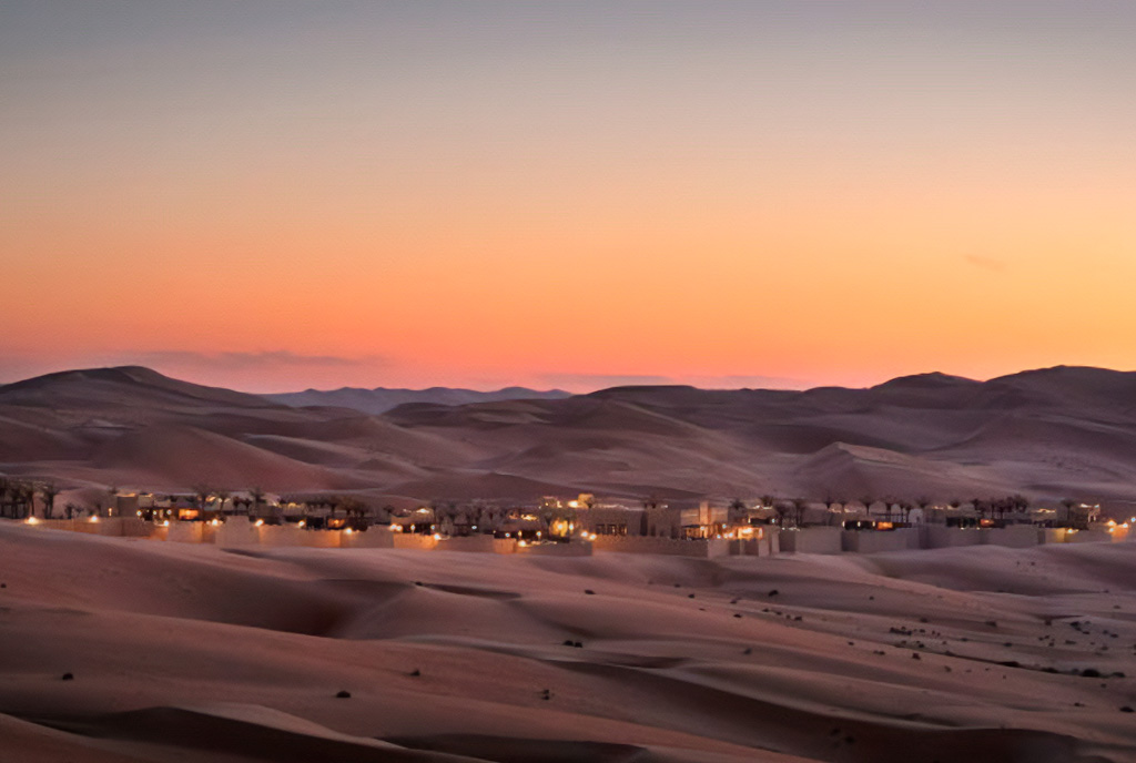 Найгарячіший готель Абу-Дабі: Qasr Al Sarab проти пустелі