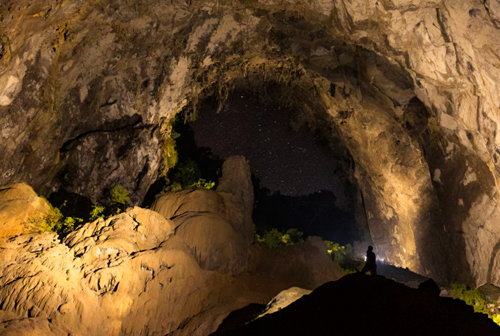 Дослідіть найбільшу у світі печеру Ханг Сон Дун. — 1