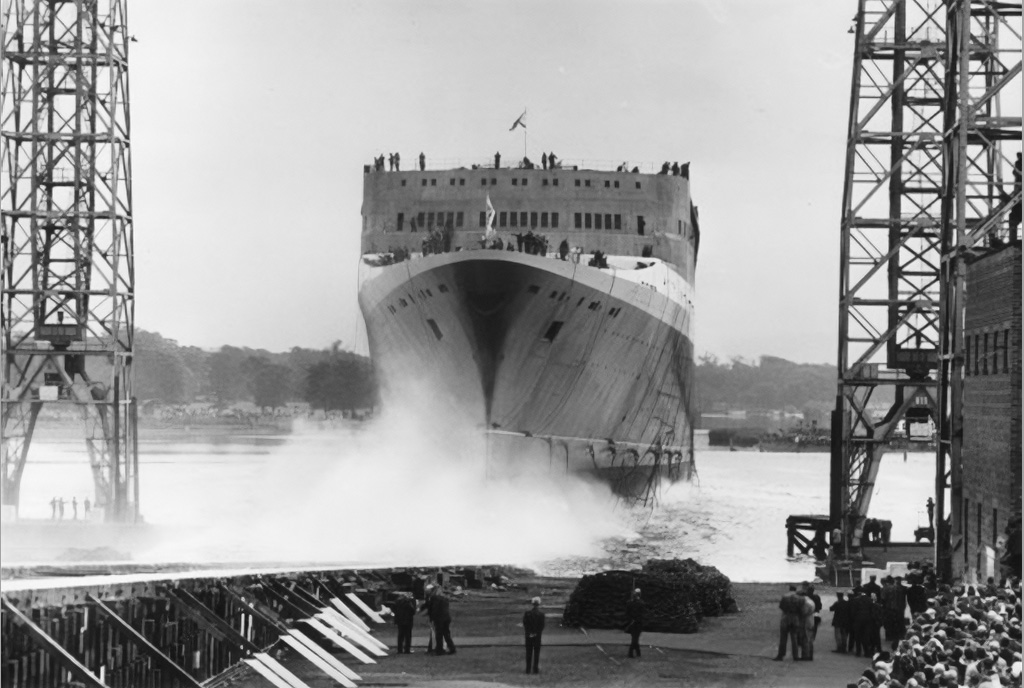 У Дубаї відкрився новий старовинний готель QE2 — 1