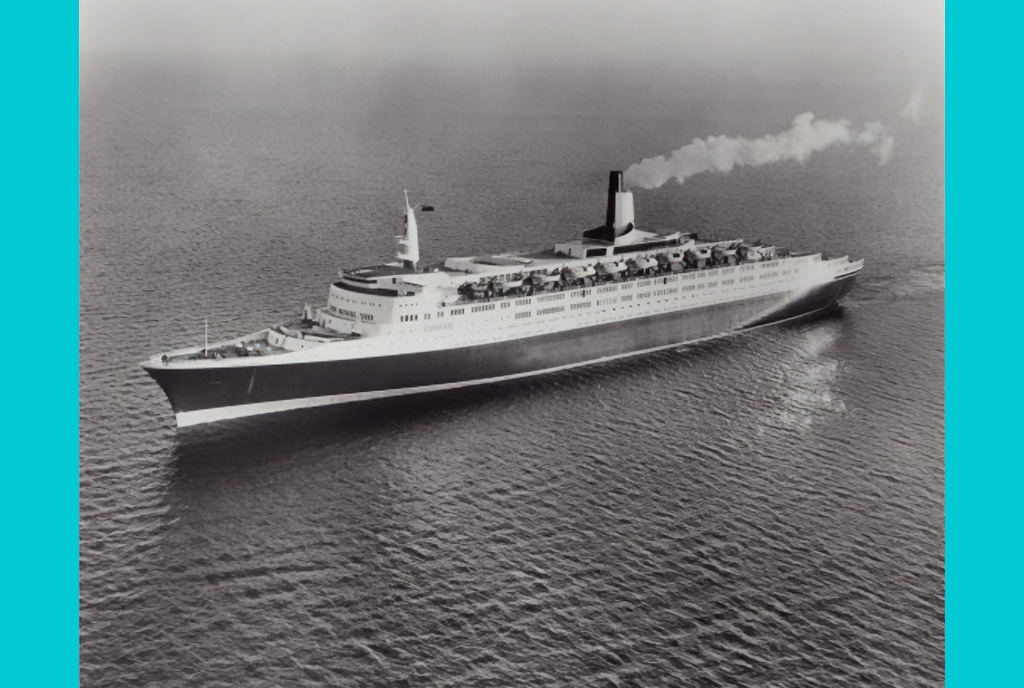 У Дубаї відкрився новий старовинний готель QE2 — 2