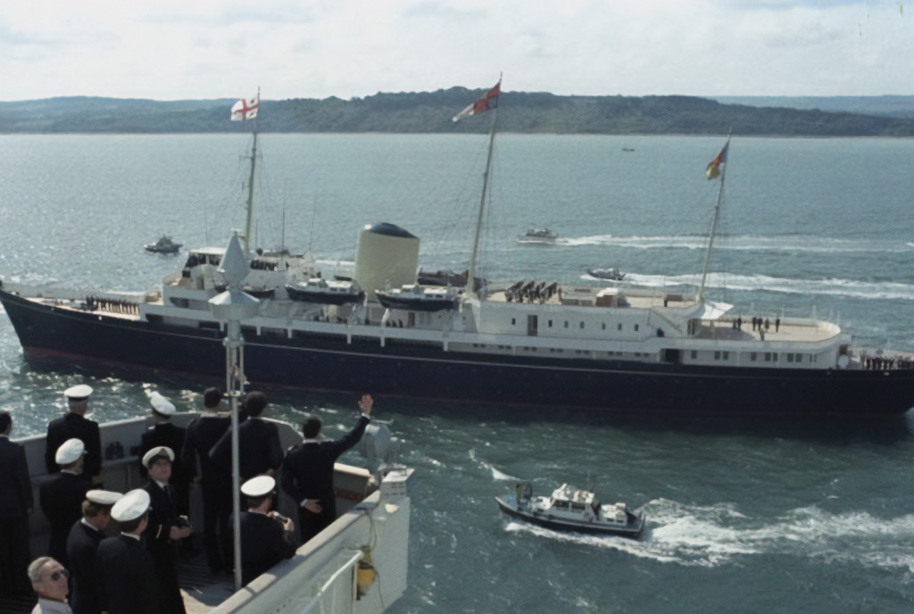 У Дубаї відкрився новий старовинний готель QE2 — 6